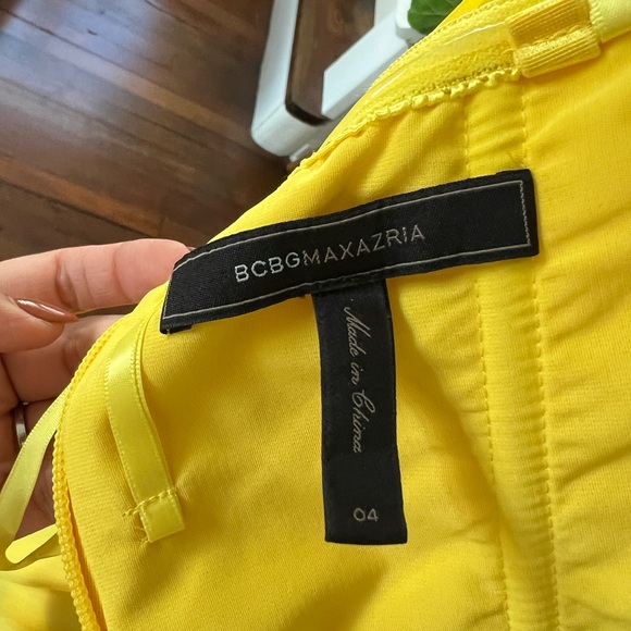 Strapless sweetheart neckline yellow dress in size 4 - Picture 9 of 9